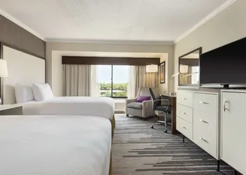 DoubleTree by Hilton Milwaukee - Brookfield hotel thumbnail 8