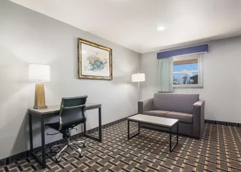 Knights Inn and Suites Salem hotel thumbnail 7