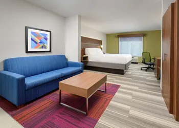 Holiday Inn Express Hotel & Suites Tullahoma by IHG hotel thumbnail 2