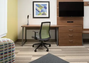 Holiday Inn Express Hotel & Suites Tullahoma by IHG hotel thumbnail 6