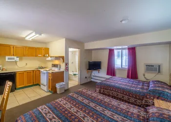 Canadas Best Value Desert Inn & Suites Cache Creek hotel thumbnail 3