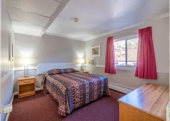 Canadas Best Value Desert Inn & Suites Cache Creek hotel thumbnail 4