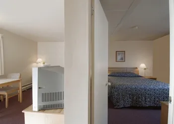 Canadas Best Value Desert Inn & Suites Cache Creek hotel thumbnail 8