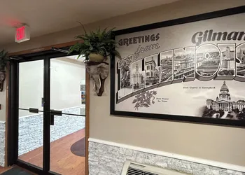 Super 8 by Wyndham Gilman hotel thumbnail 2
