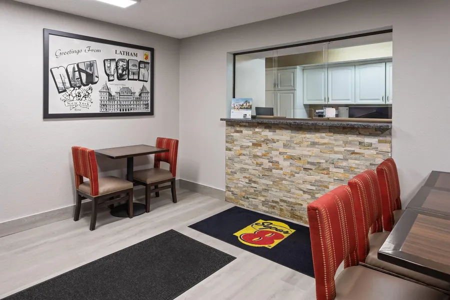 Super 8 by Wyndham Latham/Albany Airport hotel detail image 2