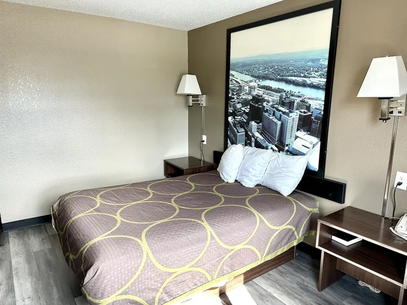 Super 8 by Wyndham Latham/Albany Airport hotel detail image 6