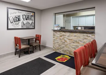 Super 8 by Wyndham Latham/Albany Airport hotel thumbnail 2