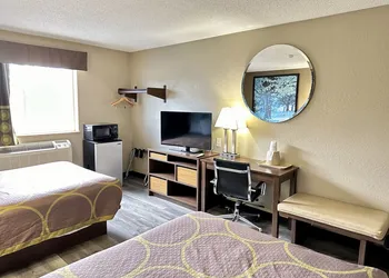 Super 8 by Wyndham Latham/Albany Airport hotel thumbnail 7