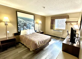 Super 8 by Wyndham Latham/Albany Airport hotel thumbnail 8