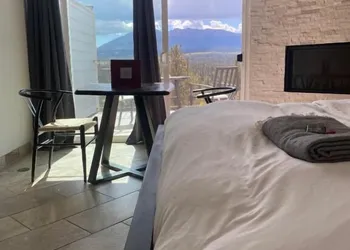 Pikes Peak Paradise Bed and Breakfast hotel thumbnail 4