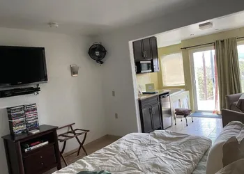 Pikes Peak Paradise Bed and Breakfast hotel thumbnail 6