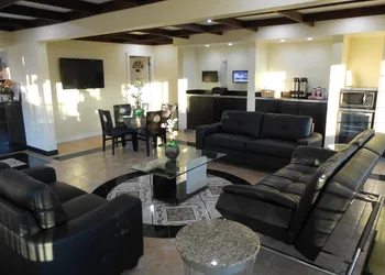 Best Inn & Suites hotel thumbnail 2