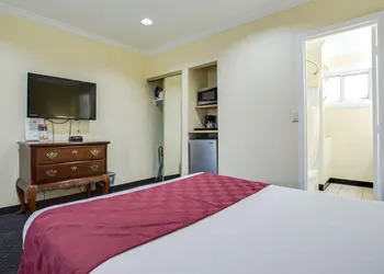 Best Inn & Suites hotel thumbnail 8
