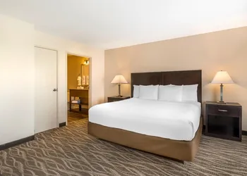 Best Western Plus Valdosta Hotel & Suites hotel thumbnail 7