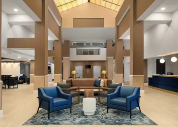 Doubletree by Hilton Hotel Norfolk Airport hotel thumbnail 2