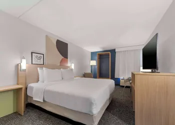 Spark By Hilton Grand Prairie hotel thumbnail 8