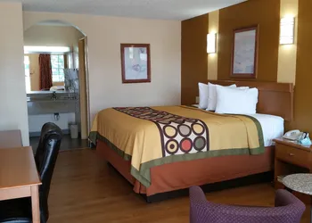 Super 8 by Wyndham Waco/Mall area TX hotel thumbnail 4