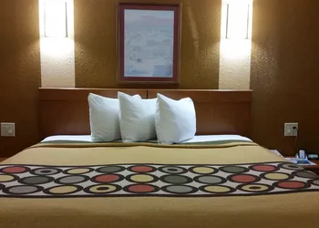 Super 8 by Wyndham Waco/Mall area TX hotel thumbnail 6