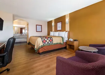 Super 8 by Wyndham Waco/Mall area TX hotel thumbnail 8