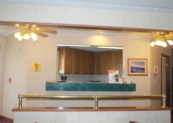 Econo Lodge Oacoma - Chamberlain West hotel thumbnail 2