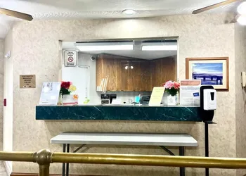 Econo Lodge Oacoma - Chamberlain West hotel thumbnail 3