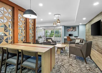 Candlewood Suites VICTORIA by IHG hotel thumbnail 2