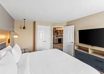 Candlewood Suites VICTORIA by IHG hotel thumbnail 5
