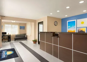 Days Inn by Wyndham Middletown/Newport Area hotel thumbnail 3