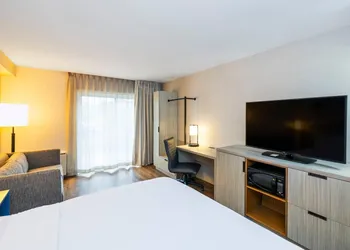 Comfort Inn Truro hotel thumbnail 3