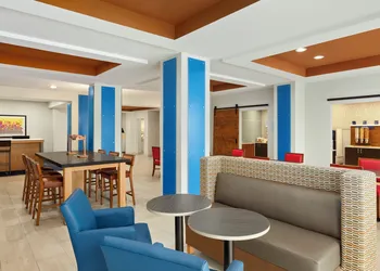 Holiday Inn Express Hotel & Suites Fort Myers East - The Forum by IHG hotel thumbnail 2