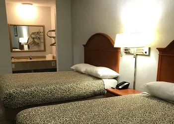 Walnut Inn Motel hotel thumbnail 7