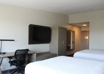 Holiday Inn Express Bakersfield by IHG hotel thumbnail 3