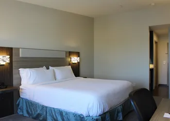 Holiday Inn Express Bakersfield by IHG hotel thumbnail 5