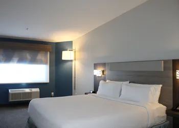 Holiday Inn Express Bakersfield by IHG hotel thumbnail 8