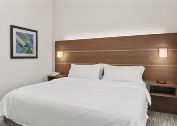 Holiday Inn Express Hotel Sacramento Airport Natomas by IHG hotel thumbnail 6