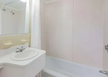 Relax Inn Cape Cod hotel thumbnail 7