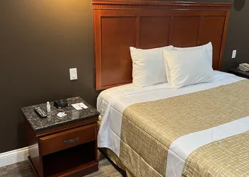 Travelodge by Wyndham Brea hotel thumbnail 8