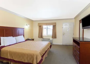 Travelodge by Wyndham Brea hotel thumbnail 3