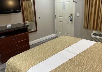 Travelodge by Wyndham Brea hotel thumbnail 4