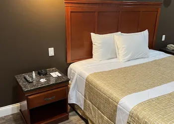 Travelodge by Wyndham Brea hotel thumbnail 8