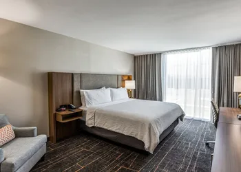 Holiday Inn Dallas Market Ctr Love Field by IHG hotel thumbnail 4