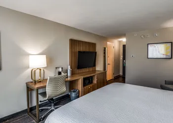 Holiday Inn Dallas Market Ctr Love Field by IHG hotel thumbnail 5