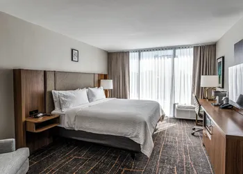 Holiday Inn Dallas Market Ctr Love Field by IHG hotel thumbnail 8