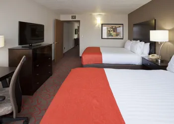 Holiday Inn Express & Suites Bloomington - MPLS Arpt Area W by IHG hotel thumbnail 3