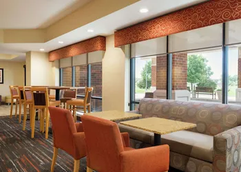 Hampton Inn West Des Moines Lake Drive hotel thumbnail 2