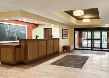 Hampton Inn West Des Moines Lake Drive hotel thumbnail 4