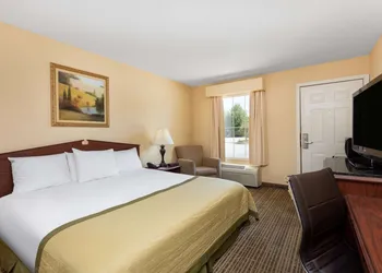 Baymont by Wyndham Easley/Greenville hotel thumbnail 4
