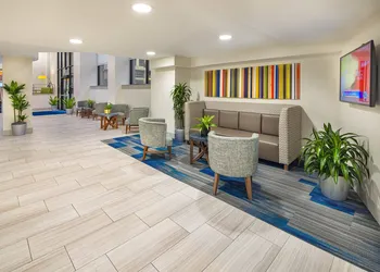Holiday Inn Express and Suites Atlanta Downtown by IHG hotel thumbnail 2