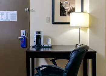 Holiday Inn Express and Suites Atlanta Downtown by IHG hotel thumbnail 4