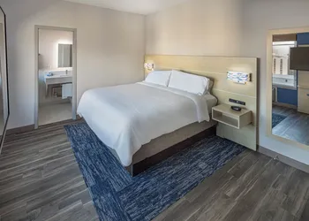 Holiday Inn Express and Suites Atlanta Downtown by IHG hotel thumbnail 6